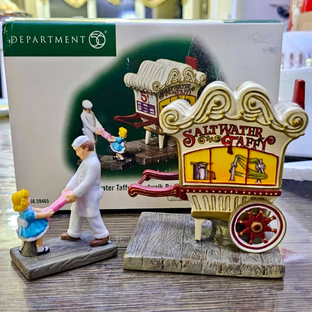 Department 56 Saltwater Taffy Boardwalk Booth